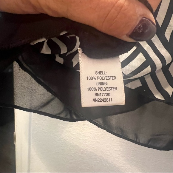 Woman’s Xhilaration Striped Geometric Flowy Racerback Tank, Size Large - Picture 6 of 7